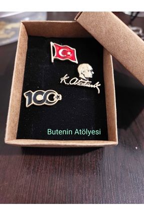 Dalgalı Türk Bayrağı, Atatürk büstü ve İmzalı rozet ve 100. Yıl Gold renk yaka rozeti, 3'lü set