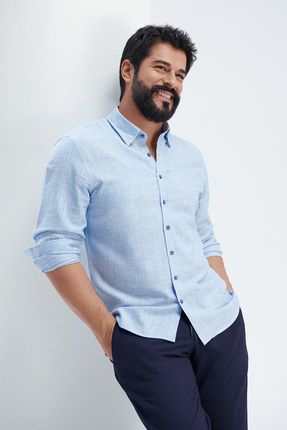 Erkek Açık Mavi Slim Fit Dar Kesim Gizli Düğmeli Yaka Keten Görünümlü %100 Pamuk Flamlı Gömlek