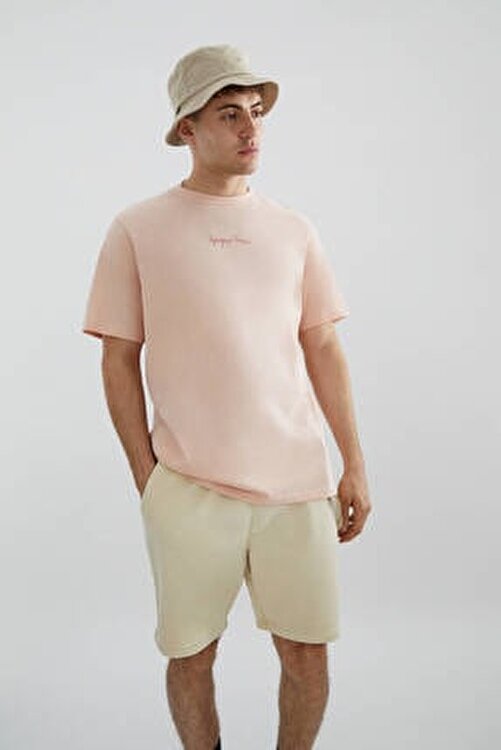 khaki shorts and t shirt