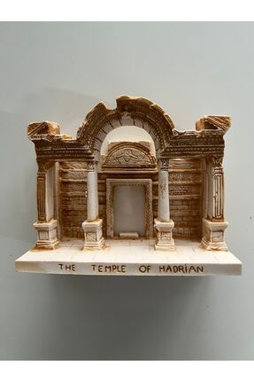The Temple of Hadrian heykel