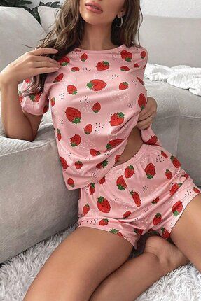Pembe Çilek Baskılı Şortlu Pijama Takımı