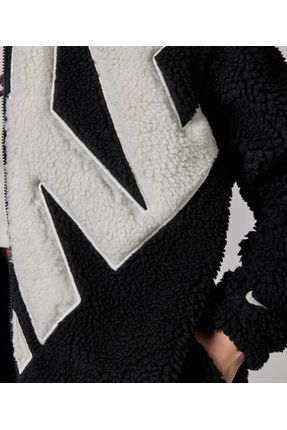 Nike sportswear logo clearance