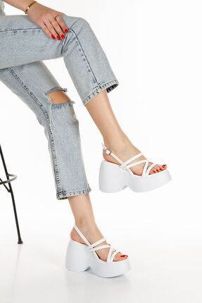 Beyaz Yüksek Taban Yandan Tokalı Çapraz Dört Ince Şeritli Önü Açık Yazlık Kadın Sandalet Ayakkabı