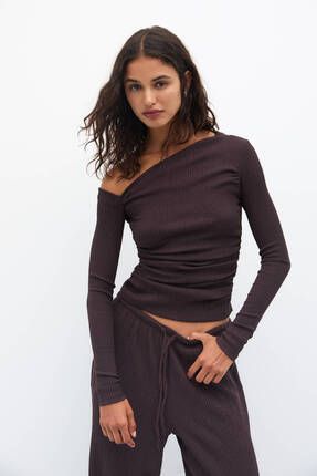Pull Bear Asimetrik yaka krepe t shirt