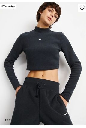 Nike Crop Modelleriyle Rahat ve k Stiller