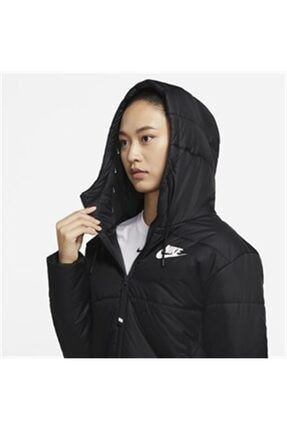 Nike run essential tape windrunner hotsell jacket women's