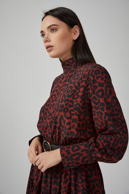 Gusto Dik Yakali Etegi Buzgulu Beli Lastikli Kolu Mansetli Leopar Desenli Elbise Bordo Fiyati Yorumlari Trendyol Gusto Dik Yakali Etegi Buzgulu Beli Lastikli Kolu Mansetli Leopar Desenli Elbise Bordo Fiyati Yorumlari Trendyol