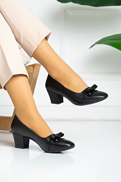 Küt Burun Fiyonk Detay Kadın Topuklu Ayakkabı