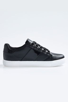 TOMMY LIFE Siyah Ba c kl erit Detayl Suni Deri Kad n Spor