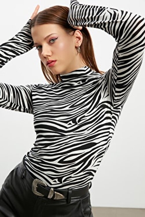 Kadın Siyah Beyaz Zebra Desen Parmak Detay Body