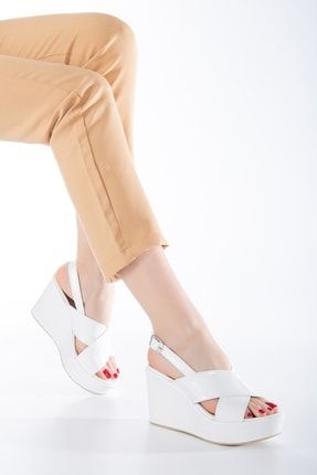 Kadın Orta Topuklu Dolgu Taban Kırışık Rugan Ayakkabı