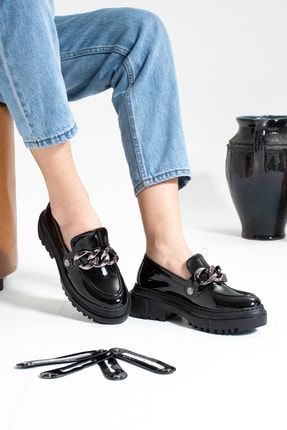 Kristen Kadın Siyah Rugan Zincirli Loafer Ayakkabı