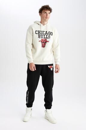 Ecru MAN Defacto Fit NBA Chicago Bulls Boxy Fit Licensed Crew Neck