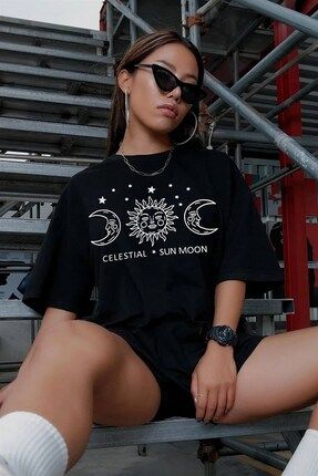 Kadın Siyah Oversize Celestial Sun Moon Baskılı T-shirt - K2113