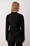 قميص أسود بحزام أمامي قابل للتعديل بأزرار كبس TWOAW26GO00067 - 4