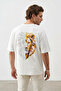 Ekru Oversize/Geniş Kesim Sırt Aslan Baskılı %100 Pamuk T-Shirt TMNSS25TS00117