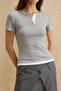 Gri melanj Renk Bloklu Fitted/Vücuda Oturan Kısa Kollu Yumuşak Örme Bluz TWOSS26BZ00099 - 3
