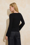 Siyah Fitted/Vücuda Oturan Kayık Yaka Aksesuar Detaylı Yumuşak Örme Bluz TWOSS26BZ00221 - 4