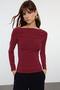 Bordo Kayık Yaka Drapeli Vücuda Oturan Esnek Örme Bluz TWOAW25BZ00109