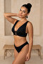 Siyah Aksesuarlı Üçgen Kaplı Bikini Üstü TBESS24BU00035