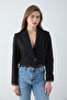 Siyah Etekucu ve Manşeti Dantel Detaylı Crop Blazer Ceket TWOSS26BC00051