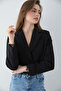 Siyah Etekucu ve Manşeti Dantel Detaylı Crop Blazer Ceket TWOSS26BC00051 - 2