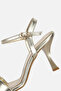 صندل نسائي ذهبي بحزام رفيع وكعب عالٍ للسهرات - 7
