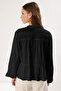 Siyah Pamuklu Dokulu Kolda Dantelli Oversize Boho Dokuma Gömlek TWOSS25GO00038 - 2