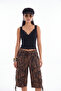 Siyah Düz Fitted Havuz Yaka Kolsuz Dantel Detaylı Crop Fitilli Esnek Örme Bluz TWOAW27BZ00209 - 5