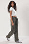 Haki Modal Yumuşak Tuşeli Kemerli Wide Leg/Geniş Paça Pantolon TWOSS25PL00112