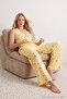 Sarı Çiçekli Dantel Detaylı Kruvaze Viskon Örme Pijama Takımı THMSS26PT00061 - 2
