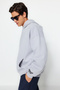 Gri Kapüşonlu Oversize/Geniş Kesim Kolu Yazı Nakış Etiketli Yumuşak Kumaş Sweatshirt TMNAW24SW00031 - 3