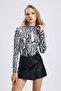 women's ecru zebra front window detailed turtleneck long sleeve blouse - 5
