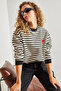 Women's Black and White Striped Heart Printed Sweatshirt 40991028 - 3