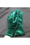 Elisabeth wrist length velvet gloves emerald - 3