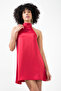 فستان كوين قصير من الساتان بفتحة رقبة رسن وظهر منخفض - 3