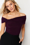 Mürdüm Carmen Yaka Vücuda Oturan Esnek Crop Örme Madonna Yaka Bluz TWOSS24BZ00368 - 2