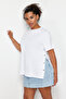 Beyaz Boyfriend Fit Yanda Çıt Çıt Detaylı %100 Pamuk Örme Büyük Beden T-shirt TBBSS24BF00000 - 3
