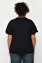 Siyah Boyfriend Fit Yanda Çıt Çıt Detaylı %100 Pamuk Örme Büyük Beden T-shirt TBBSS24BF00000 - 6