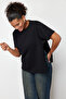 Siyah Boyfriend Fit Yanda Çıt Çıt Detaylı %100 Pamuk Örme Büyük Beden T-shirt TBBSS24BF00000 - 2