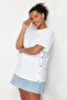 Beyaz Boyfriend Fit Yanda Çıt Çıt Detaylı %100 Pamuk Örme Büyük Beden T-shirt TBBSS24BF00000