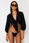 Siyah Dokuma Bağlamalı Plaj Crop Bluz TBESS24BZ00006 - 7