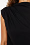 Siyah Kayık Yaka Sıfır Kol Büzgülü Örme T-Shirt TWOSS24TS00051 - 5