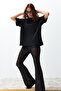 Siyah %100 Kalın Pamuklu Oversize/Geniş Kalıp Bisiklet Yaka Örme T-Shirt TWOSS23TS00040 - 4