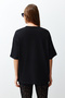 Siyah %100 Kalın Pamuklu Oversize/Geniş Kalıp Bisiklet Yaka Örme T-Shirt TWOSS23TS00040 - 8