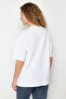 Beyaz %100 Pamuk Nakışlı Oversize/Geniş Kalıp Bisiklet Yaka Örme T-Shirt TWOSS24TS00102 - 6