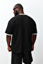 Büyük Beden Siyah Oversize/Geniş Kesim Kontrast Detaylı %100 Pamuklu T-shirt TMNSS24BF00033 - 6