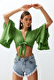 Yeşil Dokuma Volanlı Plaj Crop Bluz TBESS19BB0095 - 3
