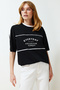Siyah %100 Kalın Pamuklu Renk Bloklu Sloganlı Oversize/Geniş Kalıp Örme T-Shirt TWOSS24TS00132