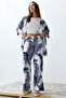 Beyaz Indigo Tropikal Desenli Dokuma Viskon Kimono Geniş Paça Pantolon İkili Takım TWOSS24AU00083 - 2
